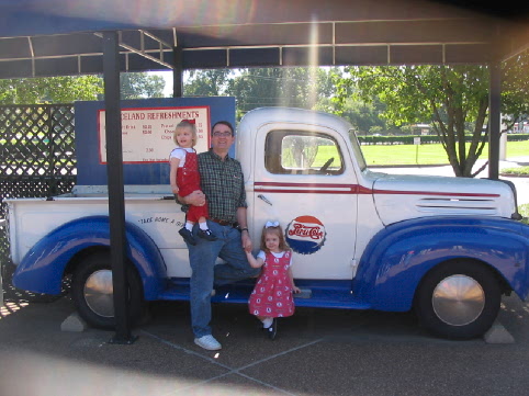 2006_10_08 CRJ at Graceland Pepsi truck.jpg